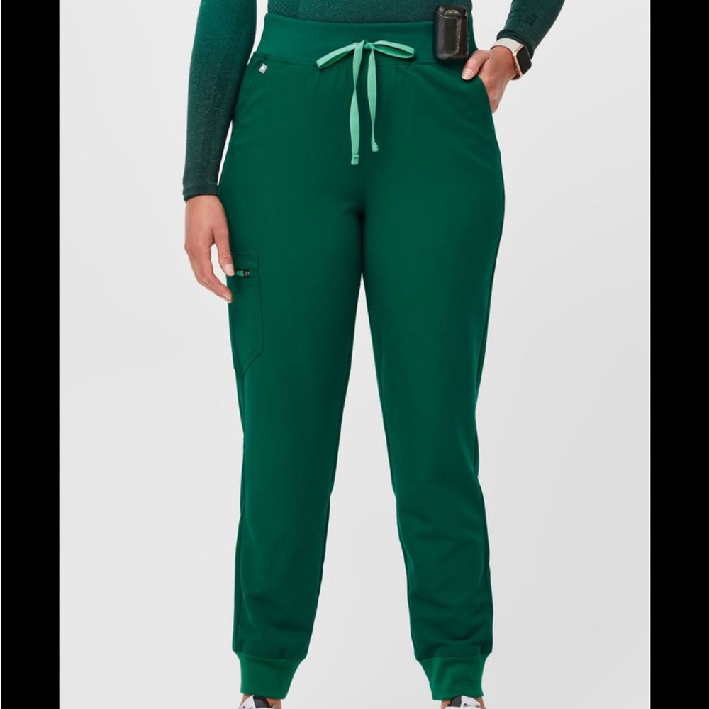 FIGS High waisted Zamora joggers hunter green size L petite